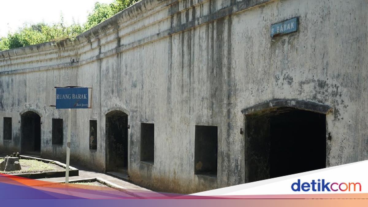 Pantai Pasir Putih: Surga Tersembunyi yang Menyatu dengan Alam Cilacap